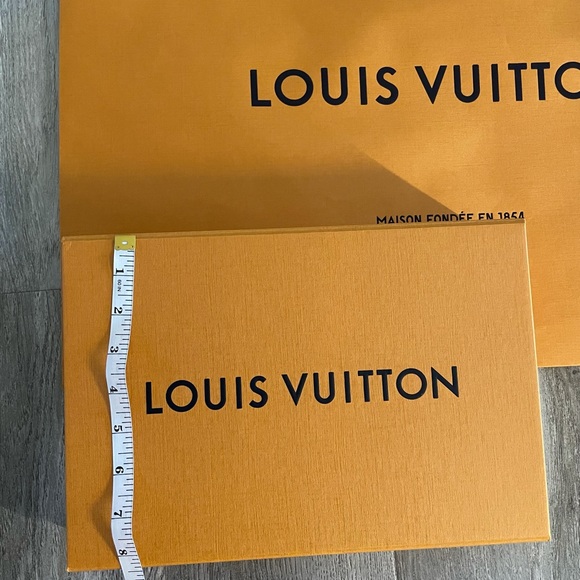 LV paper bag, box, envelope, wrapping paper. - Picture 3 of 6